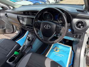 2015 Toyota Auris 1.8 Vvt-H Business Edition Touring Sports CVT Euro 6 (s/s) 5dr in Silver — image 3