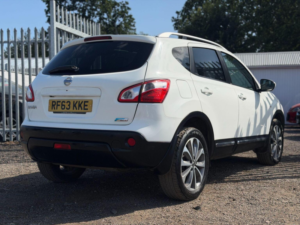 2013 Nissan Qashqai 1.6 Dci Tekna 2WD Euro 5 5dr (avm) in White — image 6