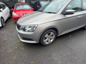 2018 Skoda Fabia 1.0 Tsi Se Euro 6 (s/s) 5dr in Beige — image 3