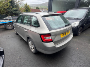 2018 Skoda Fabia 1.0 Tsi Se Euro 6 (s/s) 5dr in Beige — image 4