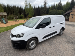 2023 Peugeot Partner (73) Red Crew1.5 Bluehdi 850 Professional Premium + in White — image 2