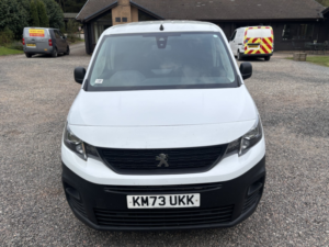 2023 Peugeot Partner (73) Red Crew1.5 Bluehdi 850 Professional Premium + in White — image 4