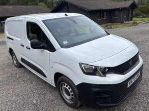 2023 Peugeot Partner (73) Red Crew1.5 Bluehdi 850 Professional Premium + in White — image 5