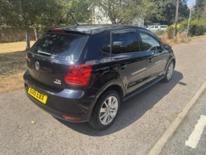2015 Volkswagen Polo 1.2 Tsi Bluemotion Tech Se in Black — image 3