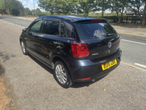 2015 Volkswagen Polo 1.2 Tsi Bluemotion Tech Se in Black — image 4