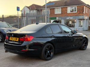 2012 BMW 3 Series 2.0 320d Se Euro 5 (s/s) 4dr in Black — image 2