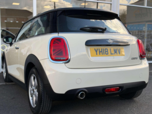 2018 MINI Hatch 1.5 Cooper Euro 6 (s/s) 3dr in White — image 2