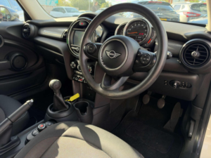 2018 MINI Hatch 1.5 Cooper Euro 6 (s/s) 3dr in White — image 3