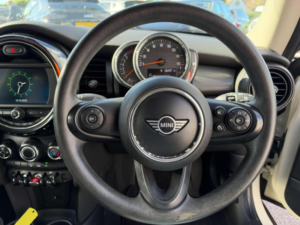 2018 MINI Hatch 1.5 Cooper Euro 6 (s/s) 3dr in White — image 4