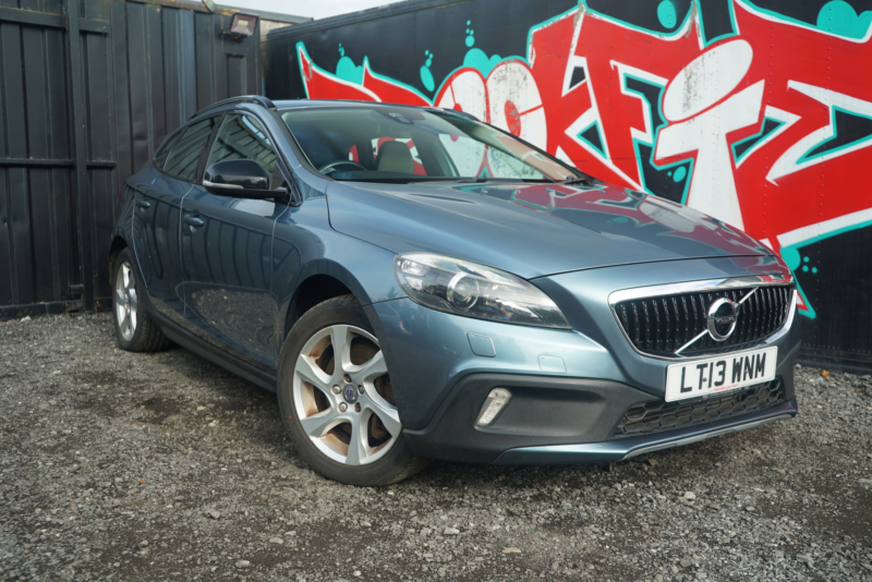 2013 Volvo V40 Cross Country 2.0 D3 Lux Nav Hatchback 5dr Diesel Manual Euro 5 (s/s) (150 Ps) in Blue — image 1