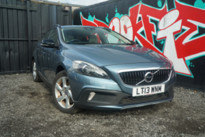 2013 Volvo V40 Cross Country 2.0 D3 Lux Nav Hatchback 5dr Diesel Manual Euro 5 (s/s) (150 Ps) in Blue — image 2
