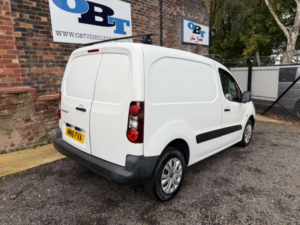 2016 Peugeot Partner 1.6 Partner 850 Professional Hdi in White — image 3