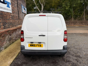 2016 Peugeot Partner 1.6 Partner 850 Professional Hdi in White — image 4