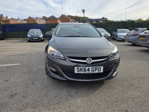2014 Vauxhall Astra 1.6 16v Elite in Grey — image 2