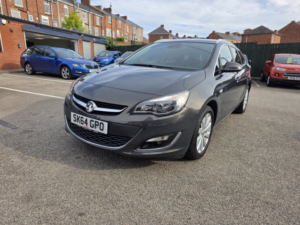2014 Vauxhall Astra 1.6 16v Elite in Grey — image 3
