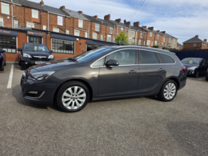2014 Vauxhall Astra 1.6 16v Elite in Grey — image 4