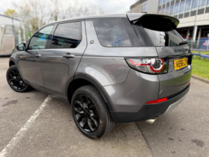 2017 Land Rover Discovery Sport 2.0 Td4 Hse Auto 4WD Euro 6 (s/s) 5dr in Grey — image 4