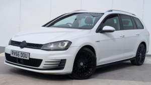 2016 Volkswagen Golf 2.0 Tdi Bluemotion Tech Gtd (nav) Euro 6 (s/s) 5dr in White — image 3
