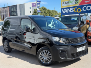 2022 Peugeot Partner Pro Premium in Black — image 4