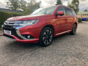 2017 Mitsubishi Outlander 2.0h 12kwh 4hs SUV 5dr Petrol Plug-In Hybrid CVT 4WD Euro 6 (s/s) (200 Ps) in Red — image 3
