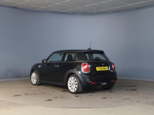 2016 MINI Hatch 2.0 Cooper Sd Euro 6 (s/s) 3dr in Black — image 3