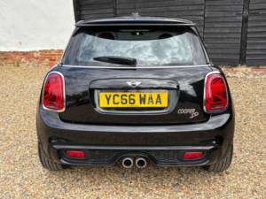 2016 MINI Hatch 2.0 Cooper Sd Euro 6 (s/s) 3dr in Black — image 6