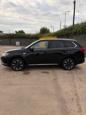 2016 Mitsubishi Outlander 2.0h 12kwh Gx4h SUV 5dr Petrol Plug-In Hybrid CVT 4WD Euro 6 (s/s) (200 Ps) in Black — image 2