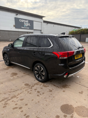 2016 Mitsubishi Outlander 2.0h 12kwh Gx4h SUV 5dr Petrol Plug-In Hybrid CVT 4WD Euro 6 (s/s) (200 Ps) in Black — image 3