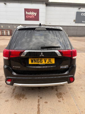 2016 Mitsubishi Outlander 2.0h 12kwh Gx4h SUV 5dr Petrol Plug-In Hybrid CVT 4WD Euro 6 (s/s) (200 Ps) in Black — image 4