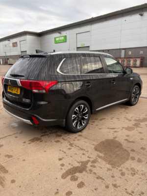 2016 Mitsubishi Outlander 2.0h 12kwh Gx4h SUV 5dr Petrol Plug-In Hybrid CVT 4WD Euro 6 (s/s) (200 Ps) in Black — image 5