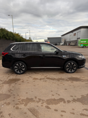 2016 Mitsubishi Outlander 2.0h 12kwh Gx4h SUV 5dr Petrol Plug-In Hybrid CVT 4WD Euro 6 (s/s) (200 Ps) in Black — image 6