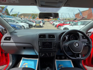 2015 Volkswagen Polo 1.2 Tsi Bluemotion Tech Se Euro 6 (s/s) 5dr in Red — image 2