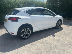 2015 Citroen Ds4 1.6 E-Hdi Airdream Dstyle in White — image 5
