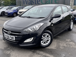 2016 Hyundai I30 1.6 I30 5dr Se 1.6 Crdi 110ps Bd in Black — image 3