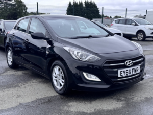2016 Hyundai I30 1.6 I30 5dr Se 1.6 Crdi 110ps Bd in Black — image 4