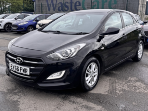 2016 Hyundai I30 1.6 I30 5dr Se 1.6 Crdi 110ps Bd in Black — image 6