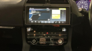 2019 Jaguar F-Pace 2.0 D180 Chequered Flag Auto AWD Euro 6 (s/s) 5dr in White — image 5