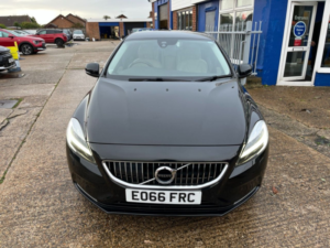 2016 Volvo V40 1.5 T3 Inscription Hatchback 5dr Petrol Auto Euro 6 (s/s) (152 Ps) in Black — image 3