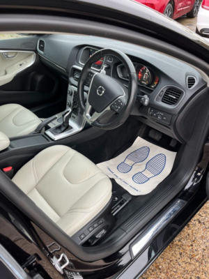 2016 Volvo V40 1.5 T3 Inscription Hatchback 5dr Petrol Auto Euro 6 (s/s) (152 Ps) in Black — image 4