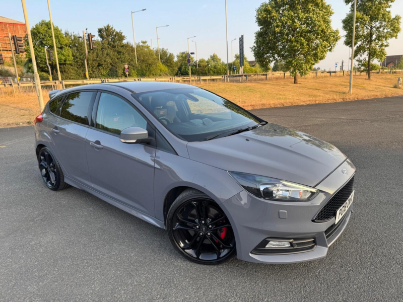 2018 Ford Focus 2.0t Ecoboost St-3 Euro 6 (s/s) 5dr in Grey — image 1