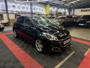 2016 Peugeot 208 1.2 Puretech Gt Line in Black — image 3