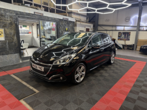 2016 Peugeot 208 1.2 Puretech Gt Line in Black — image 4