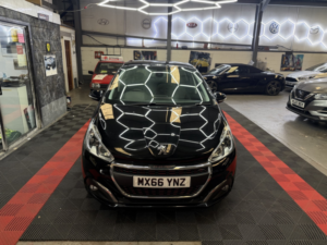 2016 Peugeot 208 1.2 Puretech Gt Line in Black — image 5