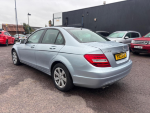 2013 Mercedes-Benz C Class 2.1 C200 Cdi Blueefficiency Executive Se G-Tronic+ Euro 5 (s/s) 4dr in Blue — image 2