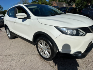 2014 Nissan Qashqai 1.2 Dig-T Acenta in White — image 2