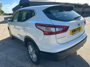 2014 Nissan Qashqai 1.2 Dig-T Acenta in White — image 6