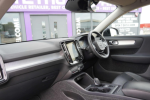 2021 Volvo Xc40 1.5 T3 Momentum Auto Euro 6 (s/s) 5dr in Black — image 3