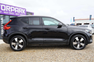2021 Volvo Xc40 1.5 T3 Momentum Auto Euro 6 (s/s) 5dr in Black — image 6