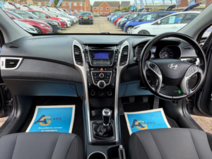 2016 Hyundai I30 1.6 Crdi Blue Drive Se Euro 6 (s/s) 5dr in Grey — image 2