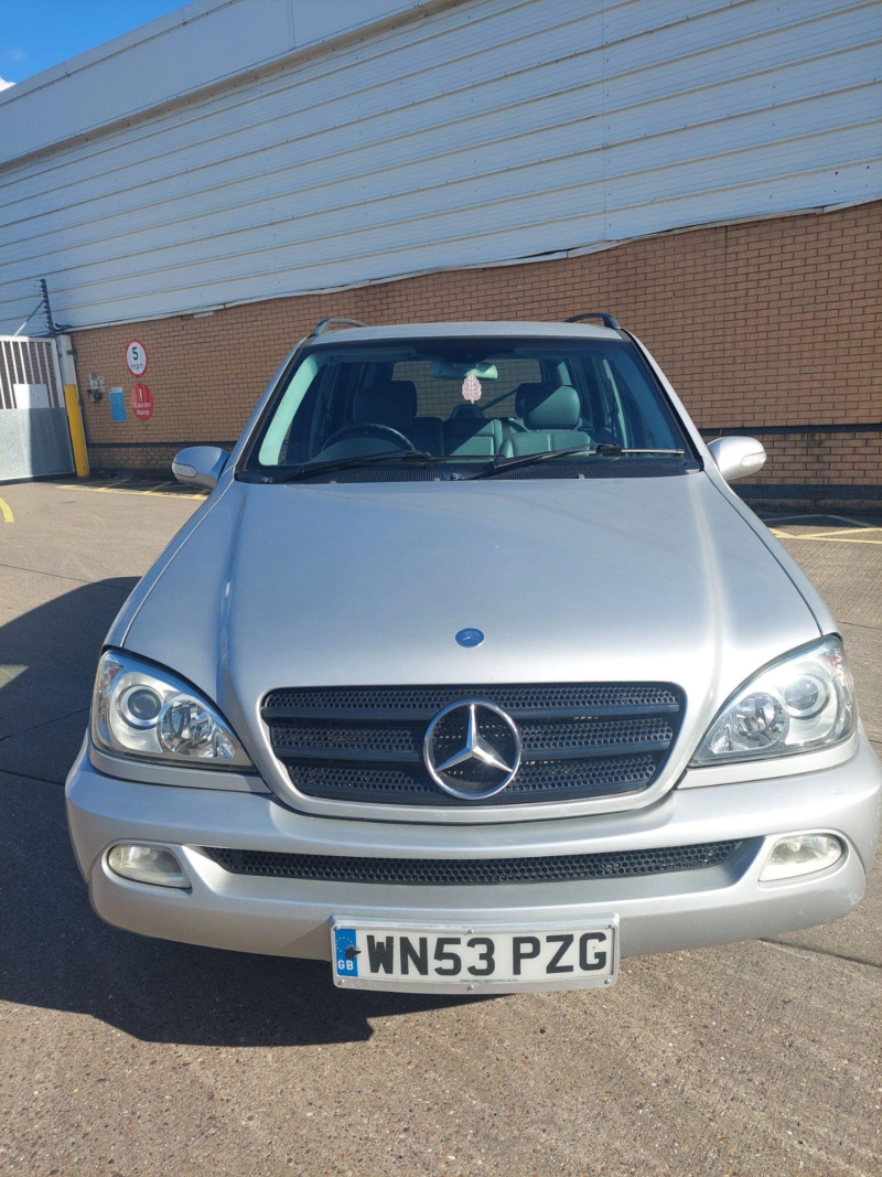 2003 Mercedes-Benz M Class 2.7 Ml270 Cdi in Silver — image 1